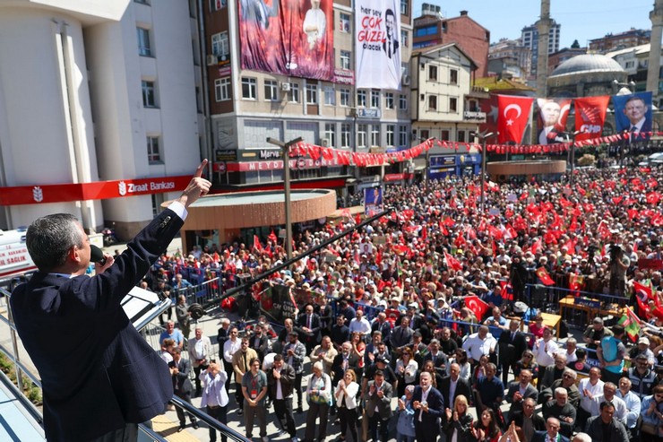 chp-genel-baskani-ozgur-ozel-rizede-duzenlenen-millet-iradesine-sahip-cikiyor-mitingine-katildi-16.jpg
