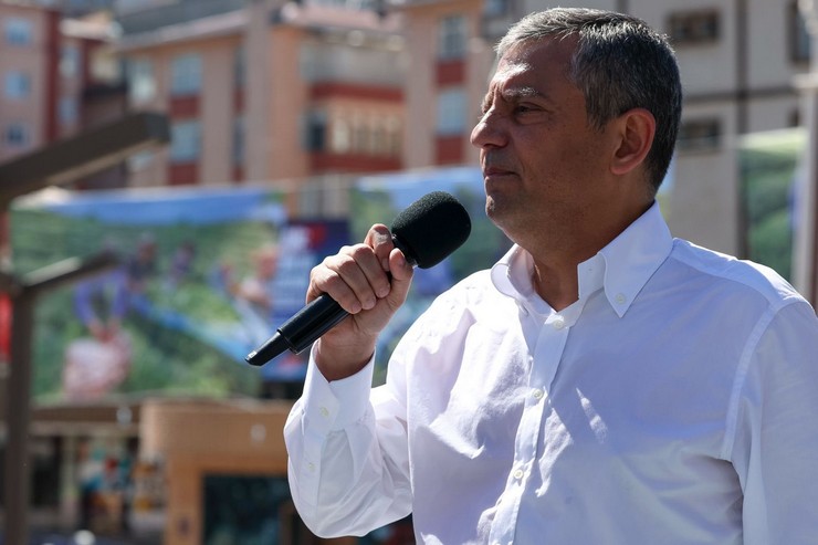 chp-genel-baskani-ozgur-ozel-rizede-duzenlenen-millet-iradesine-sahip-cikiyor-mitingine-katildi-5.jpg