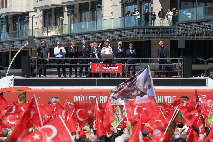chp-genel-baskani-ozgur-ozel-rizede-duzenlenen-millet-iradesine-sahip-cikiyor-mitingine-katildi-6.jpg