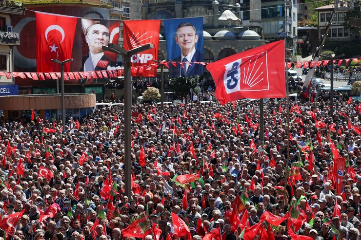 chp-genel-baskani-ozgur-ozel-rizede-duzenlenen-millet-iradesine-sahip-cikiyor-mitingine-katildi-8.jpg