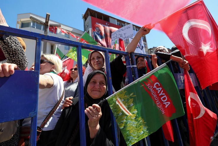 chp-genel-baskani-ozgur-ozel-rizede-duzenlenen-millet-iradesine-sahip-cikiyor-mitingine-katildi-9.jpg