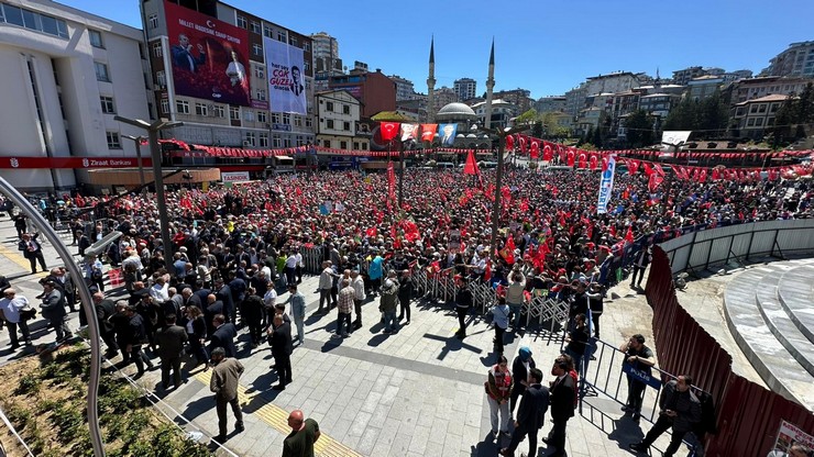 chp-genel-baskani-ozgur-ozelin-rizede-katildigi-cay-mitingi-basladi-1.jpg