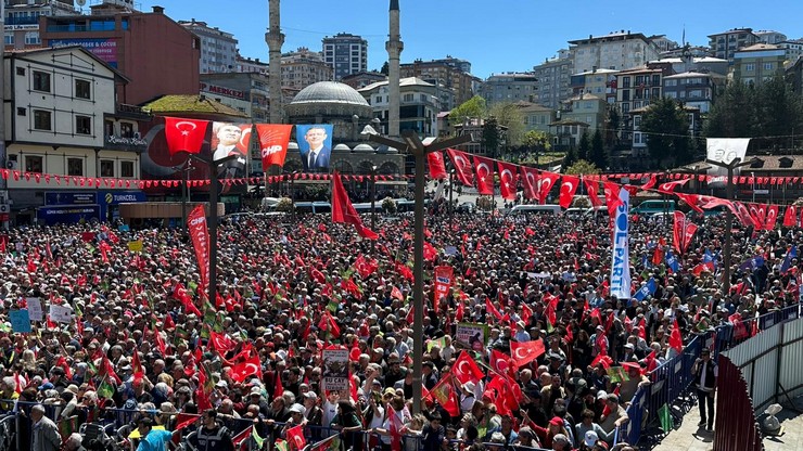 chp-genel-baskani-ozgur-ozelin-rizede-katildigi-cay-mitingi-basladi-2.jpg