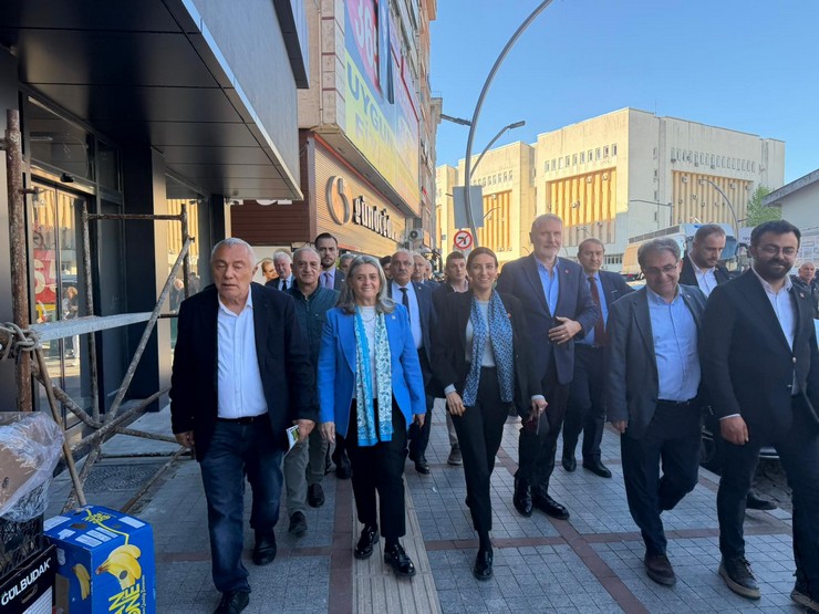 chp-rize-il-teskilati-genel-baskan-ozgur-ozelin-katilimiyla-bugun-gerceklesecek-buyuk-rize-mitingi-oncesinde-dev-bir-kadroyla-saha-calismalarini-tamamladi-2.jpg