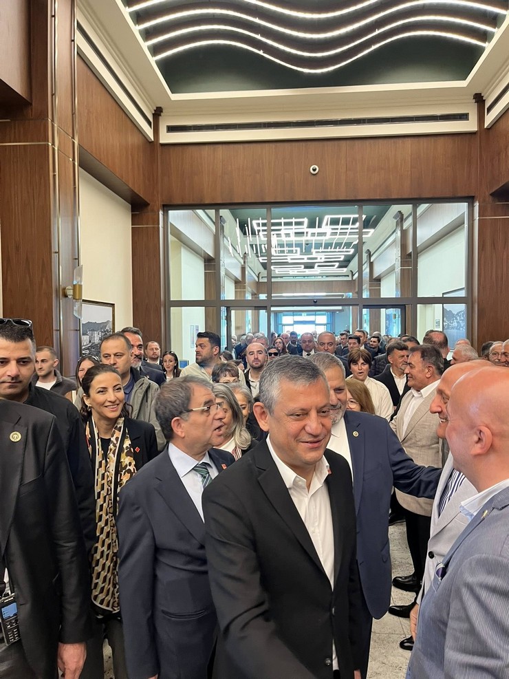 cumhuriyet-halk-partisi-chp-genel-baskani-rizedse-4.jpg