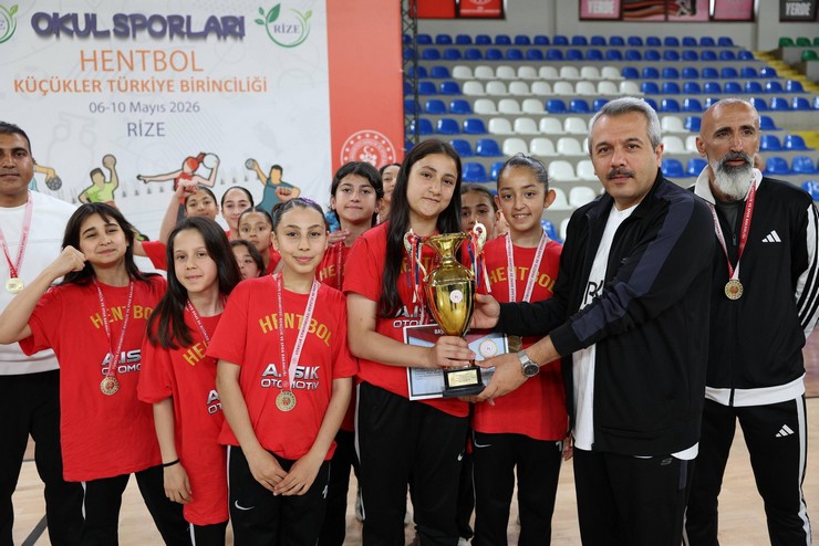 rizede-hentbol-soleni-turkiye-sampiyonlari-belli-oldu-2.jpg