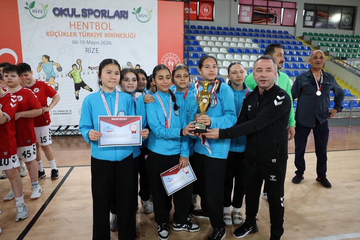 rizede-hentbol-soleni-turkiye-sampiyonlari-belli-oldu-4.jpg