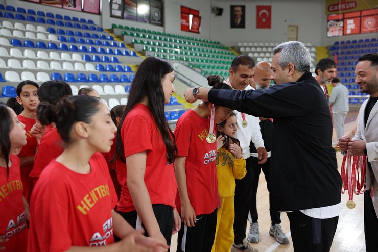 rizede-hentbol-soleni-turkiye-sampiyonlari-belli-oldu-8.jpg