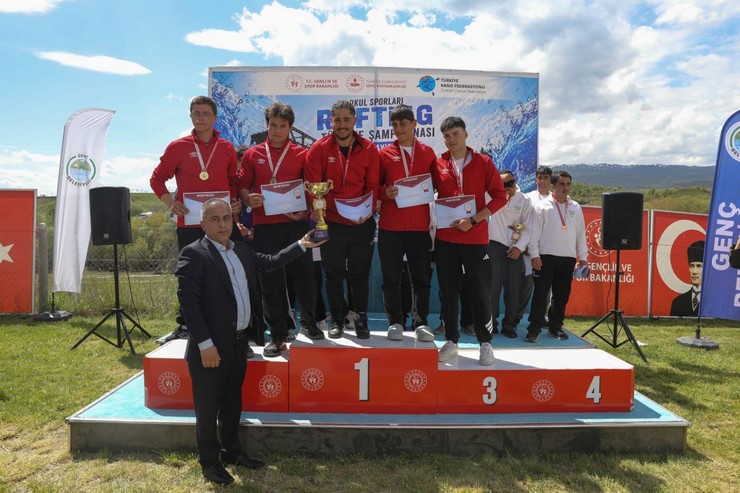 bingolde-duzenlenen-kano-yarislarinda-rize-firtinasi-esti-erkekler-ve-karma-kategoride-birincilik-kizlar-ve-karma-kategoride-ikincilik-ve-erkekler-kategorisinde-ucunculuk-11.jpg