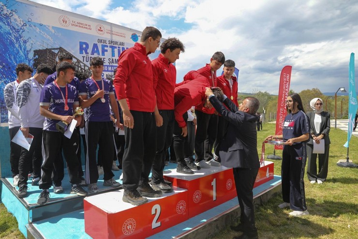 bingolde-duzenlenen-kano-yarislarinda-rize-firtinasi-esti-erkekler-ve-karma-kategoride-birincilik-kizlar-ve-karma-kategoride-ikincilik-ve-erkekler-kategorisinde-ucunculuk-13.jpg