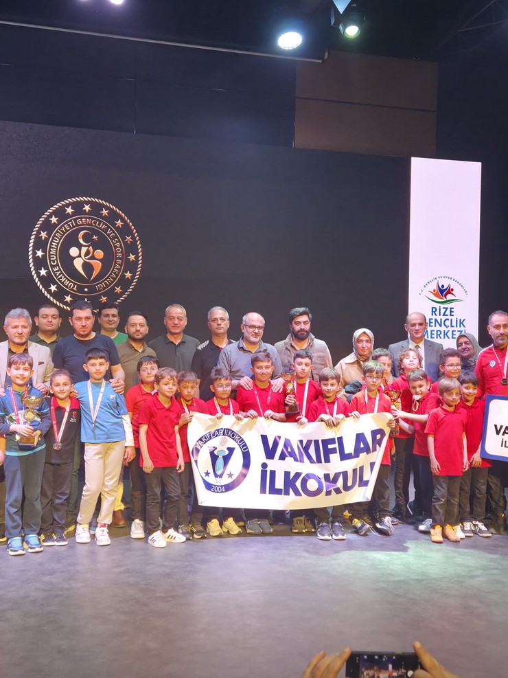 rizede-duzenlenen-okul-sporlari-satranc-minikler-a-genel-il-birinciligi-tarihi-bir-katilimla-sona-erdi-2.jpg