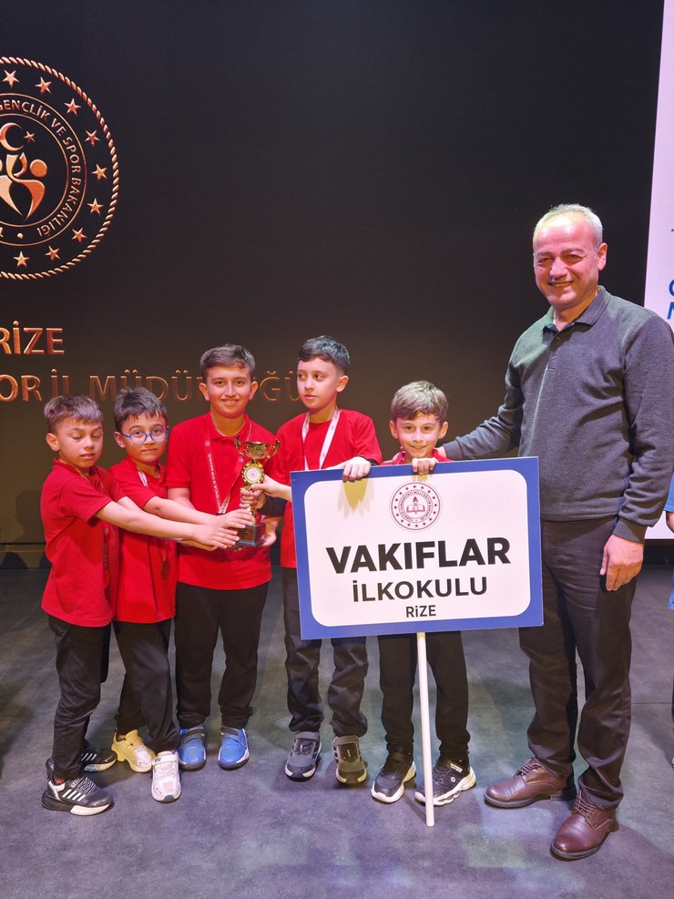 rizede-duzenlenen-okul-sporlari-satranc-minikler-a-genel-il-birinciligi-tarihi-bir-katilimla-sona-erdi-7.jpg