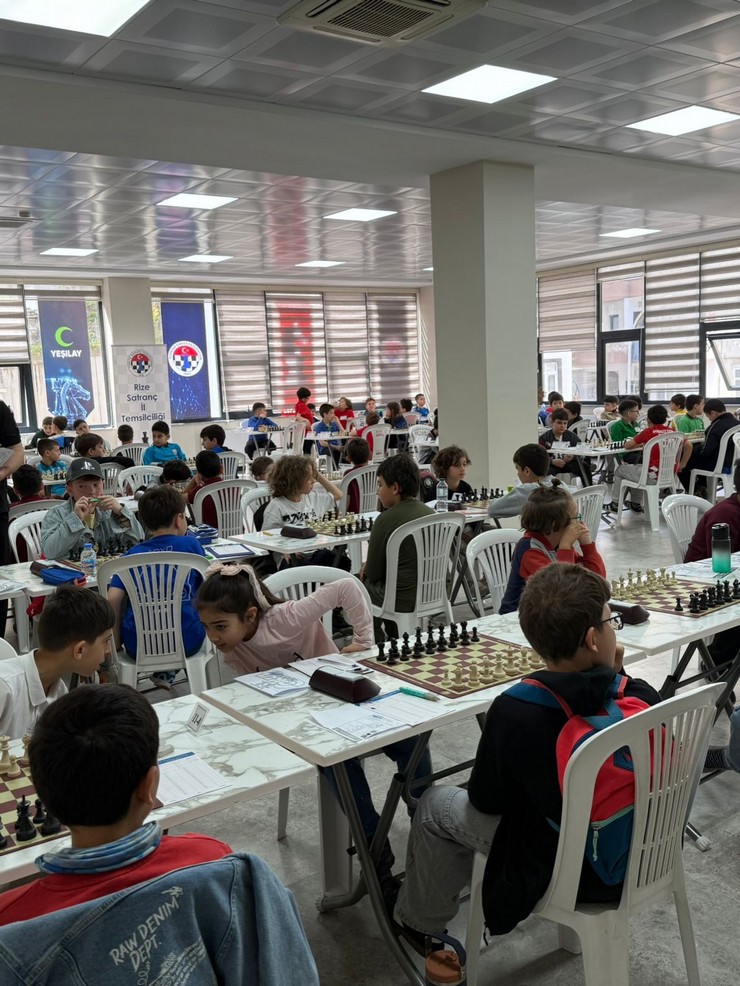 rizede-duzenlenen-okul-sporlari-satranc-minikler-a-genel-il-birinciligi-tarihi-bir-katilimla-sona-erdi-8.jpg
