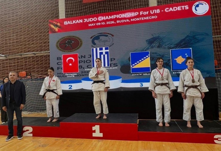 rizenin-gururu-budvada-kursuye-cikti-ennur-ciftyildiz-balkan-ikincisi-10-001.jpg