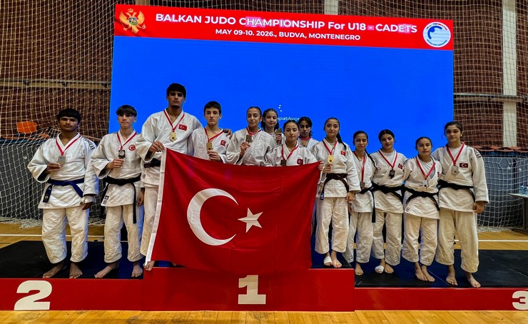 rizenin-gururu-budvada-kursuye-cikti-ennur-ciftyildiz-balkan-ikincisi-2-001.jpg