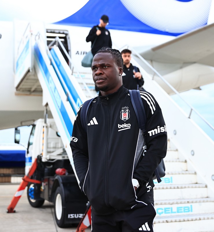 besiktas-kafilesi-rizeye-geldi-2-001.jpg