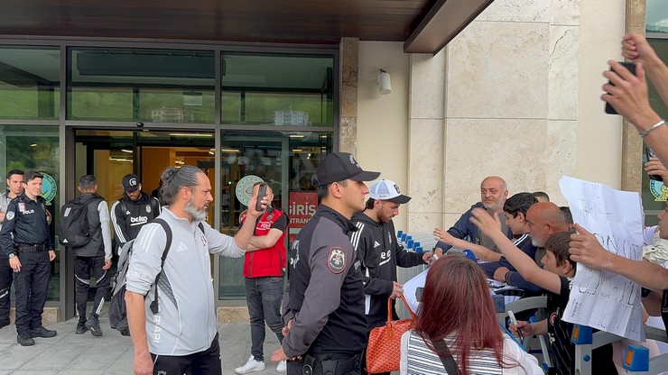 besiktas-kafilesi-rizeye-geldi-2.jpg
