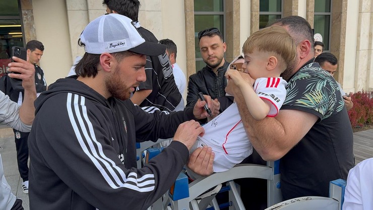 besiktas-kafilesi-rizeye-geldi-5.jpg