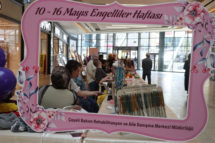 rizede-cayeli-bakim-rehabilitasyon-ve-aile-danisma-merkezi-mudurlugu-organizesinde-sevgi-varsa-engel-yok-sergisi-acildi-1.jpg