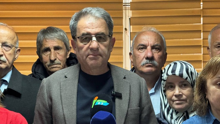 chp-rize-il-baskani-saltuk-deniz-beraberinde-merkez-ilce-baskani-necati-topaloglu-ve-il-kadin-kollari-baskani-berrin-piyadeoglu-ve-partililerle-birlikte-il-baskanligi-3.jpg