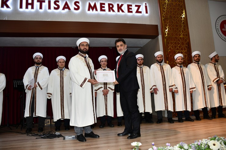 diyanet-akademisi-baskanligi-rize-muftu-yusuf-karali-dini-yuksek-ihtisas-merkezinde-15-donem-mezuniyet-heyecani-yasandi-1.jpg