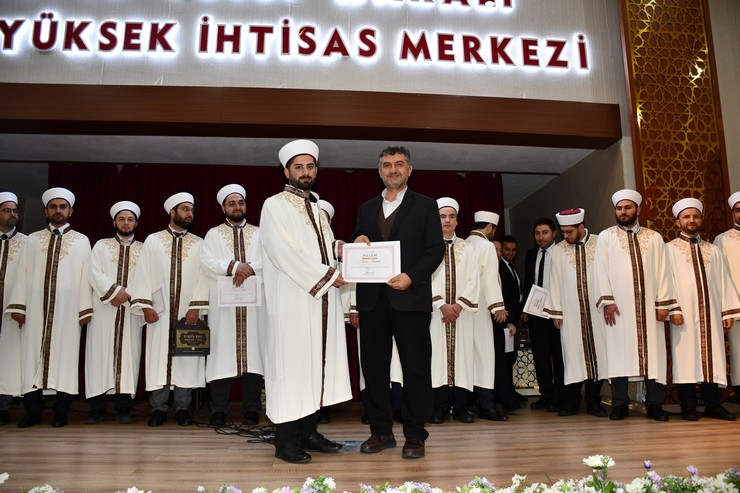 diyanet-akademisi-baskanligi-rize-muftu-yusuf-karali-dini-yuksek-ihtisas-merkezinde-15-donem-mezuniyet-heyecani-yasandi-13.jpg