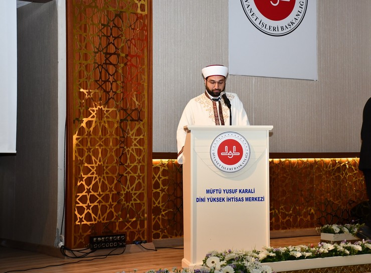 diyanet-akademisi-baskanligi-rize-muftu-yusuf-karali-dini-yuksek-ihtisas-merkezinde-15-donem-mezuniyet-heyecani-yasandi-14.jpg