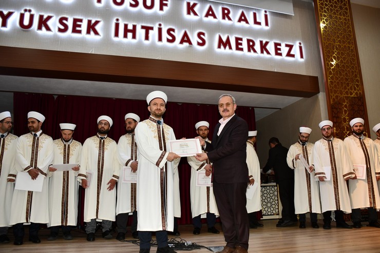 diyanet-akademisi-baskanligi-rize-muftu-yusuf-karali-dini-yuksek-ihtisas-merkezinde-15-donem-mezuniyet-heyecani-yasandi-16.jpg
