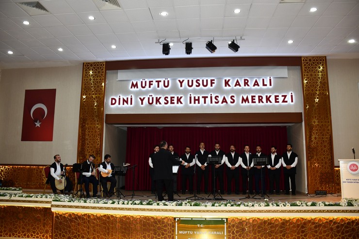diyanet-akademisi-baskanligi-rize-muftu-yusuf-karali-dini-yuksek-ihtisas-merkezinde-15-donem-mezuniyet-heyecani-yasandi-17.jpg