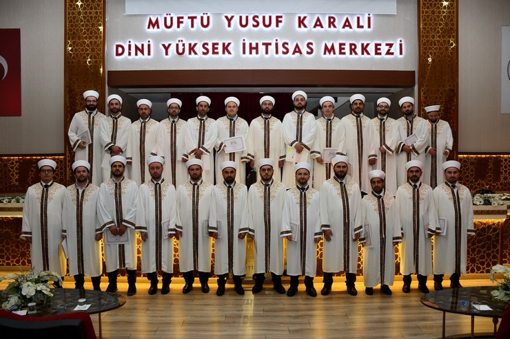 diyanet-akademisi-baskanligi-rize-muftu-yusuf-karali-dini-yuksek-ihtisas-merkezinde-15-donem-mezuniyet-heyecani-yasandi-5.jpg