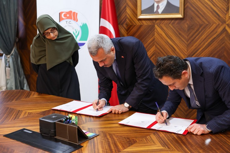 rize-valiligi-onculugunde-ve-dogu-karadeniz-kalkinma-ajansi-doka-is-birligiyle-bolgenin-turizm-potansiyelini-artirmayi-hedefleyen-mali-is-birligi-protokolu-imzalandi-1.jpg