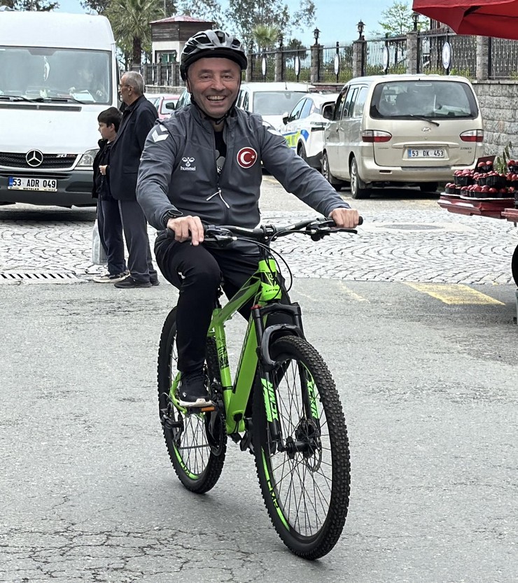 rizede-19-mayis-ataturku-anma-genclik-ve-spor-bayrami-etkinlikleri-kapsaminda-bisiklet-etkinligi-duzenlendi-1.jpg