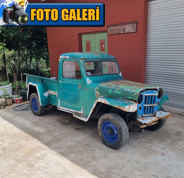istanbulda-yasayan-kundekari-ahsap-oyma-sanatcisi-mehmet-ali-tufekci-65-atil-halde-satin-aldigi-1954-model-arazi-aracini-1-yil-suren-zorlu-calismayla-bastan-asagi-yeniledi.jpg
