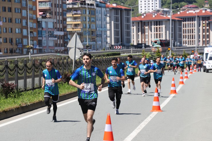 rizede-19-mayis-ataturku-anma-genclik-ve-spor-bayrami-etkinlikleri-kapsaminda-yesil-mavi-halk-kosusu-gerceklestirildi-4.jpg