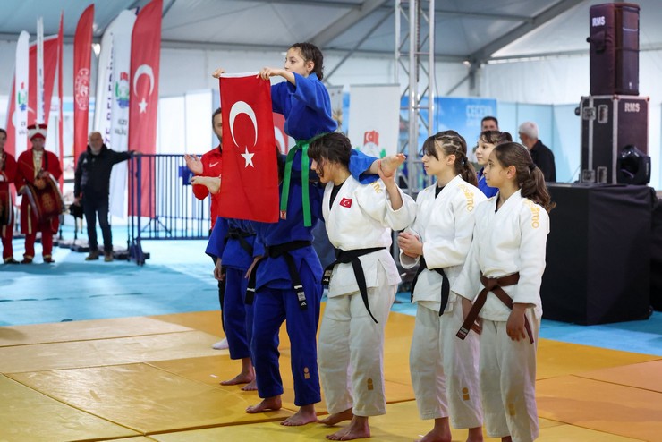 rizede-19-mayis-coskusu-2.jpg