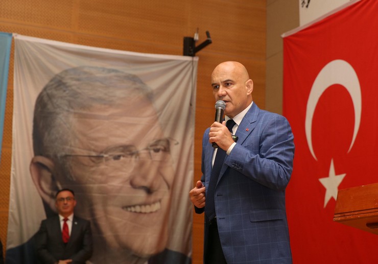 yi-parti-grup-baskanvekili-turhan-comez-rizede-partililerle-bulustu-1.jpg