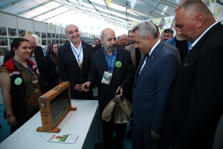 turkiye-ari-yetistiricileri-merkez-birligince-duzenlenen-16-dunya-ari-gunu-rizede-gerceklestirildi-4.jpg