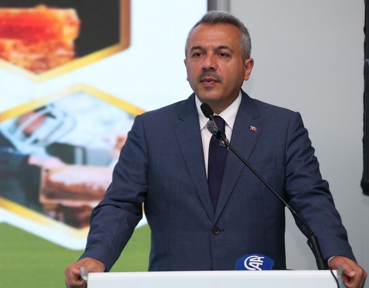 turkiye-ari-yetistiricileri-merkez-birligince-duzenlenen-16-dunya-ari-gunu-rizede-gerceklestirildi-8.jpg