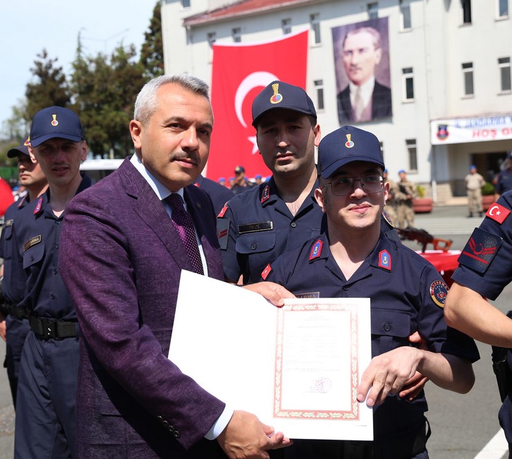 rizede-temsili-askerlik-uygulamasi-kapsaminda-duzenlenen-torenle-engelli-gencler-bir-gunlugune-asker-oldu-ozel-gereksinimli-bireyler-mutluluklarini-aileleriyle-paylas-3.jpg