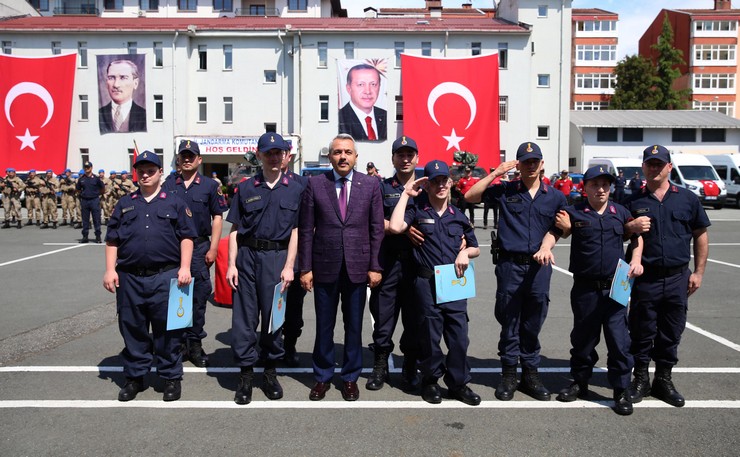 rizede-temsili-askerlik-uygulamasi-kapsaminda-duzenlenen-torenle-engelli-gencler-bir-gunlugune-asker-oldu-ozel-gereksinimli-bireyler-mutluluklarini-aileleriyle-paylas-4.jpg