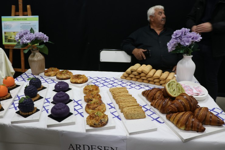 rizede-turk-mutfagi-haftasi-etkinlikleri-kapsaminda-cografi-isaretli-urunler-ve-ilcelerden-gelen-yoreye-ozgu-hazirlanan-yemeklerin-tanitimi-yapildi-2.jpg