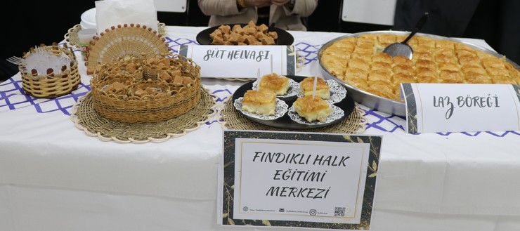 rizede-turk-mutfagi-haftasi-etkinlikleri-kapsaminda-cografi-isaretli-urunler-ve-ilcelerden-gelen-yoreye-ozgu-hazirlanan-yemeklerin-tanitimi-yapildi-4.jpg