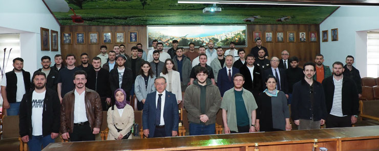 cay-isletmeleri-caykur-genel-muduru-yusuf-ziya-alim-yas-cay-yetistiren-ve-hasadinda-calisan-genc-ureticilerle-bir-araya-geldi.jpg