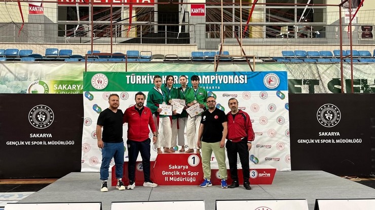 ecrin-civelek-turkiye-sampiyonu-olurken-rumeysa-karali-ise-turkiye-ucuncusu-olarak-kursuye-cikti-3.jpg