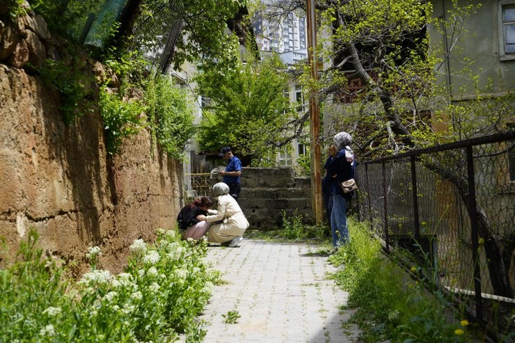gumushanede-19-yasindaki-universite-ogrencisi-genc-kiz-kiz-kardesiyle-birlikte-kaldigi-evde-yataginda-olu-bulundu-2.jpg