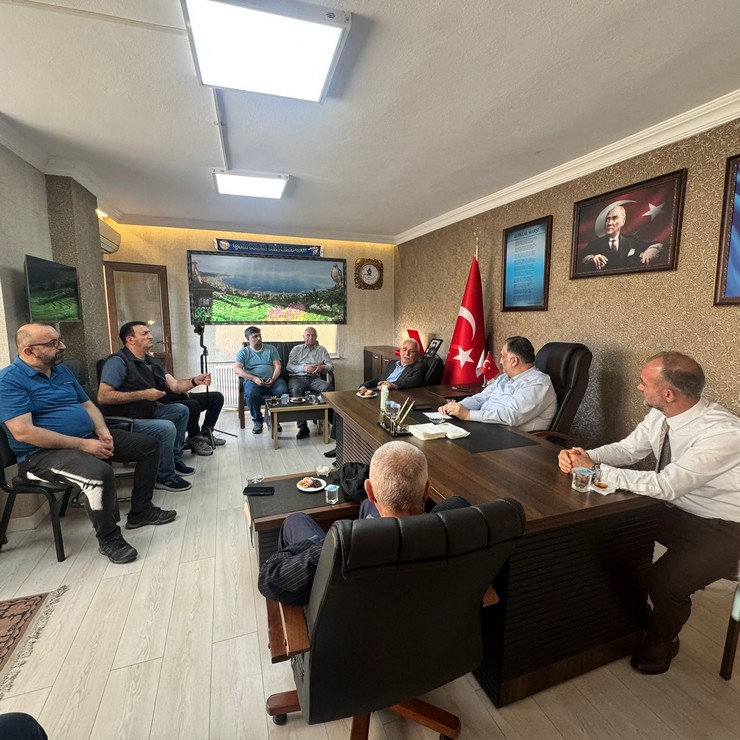 deva-partisi-genel-baskan-yardimcisi-ve-istanbul-milletvekili-hasan-karal-kurban-bayraminin-ilk-gununde-memleketi-rizede-vatandaslarla-bir-araya-geldi-1.jpg