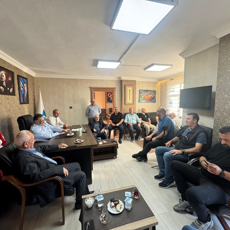 deva-partisi-genel-baskan-yardimcisi-ve-istanbul-milletvekili-hasan-karal-kurban-bayraminin-ilk-gununde-memleketi-rizede-vatandaslarla-bir-araya-geldi-2.jpg