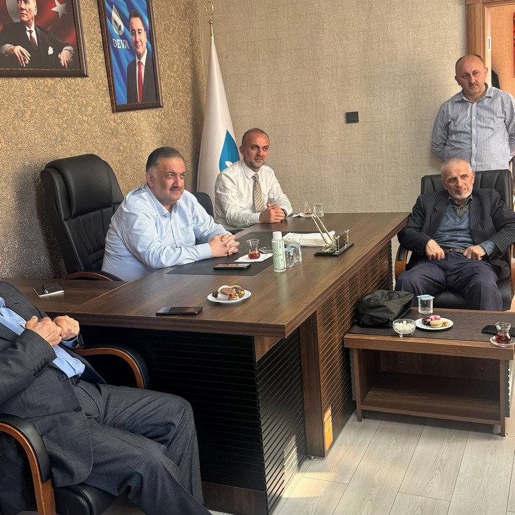 deva-partisi-genel-baskan-yardimcisi-ve-istanbul-milletvekili-hasan-karal-kurban-bayraminin-ilk-gununde-memleketi-rizede-vatandaslarla-bir-araya-geldi-5.jpg