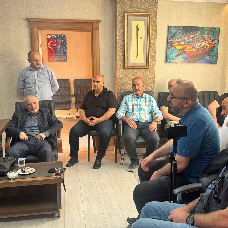deva-partisi-genel-baskan-yardimcisi-ve-istanbul-milletvekili-hasan-karal-kurban-bayraminin-ilk-gununde-memleketi-rizede-vatandaslarla-bir-araya-geldi-7.jpg