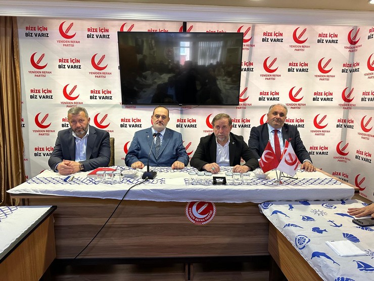 yeniden-refah-partisi-rize-il-baskanligi-kurban-bayrami-vesilesiyle-hem-bayramlasma-torenini-hem-de-aylik-il-divan-toplantisini-parti-binasinda-gerceklestirdi-1.jpg